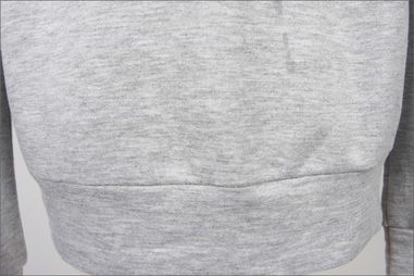 活力與優(yōu)雅的融合 淺灰彈性織帶運(yùn)動長裙外套穿搭指南