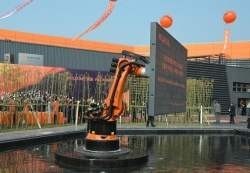 中國機(jī)器人產(chǎn)業(yè)聯(lián)盟副秘書長陳家良出席KUKA中國新工廠開業(yè)典禮